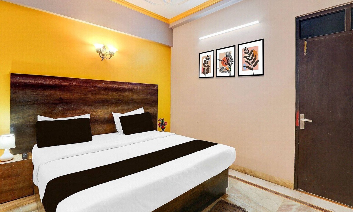 Indira Nagar House | Super Deluxe Room Munshipuliya Vibrant