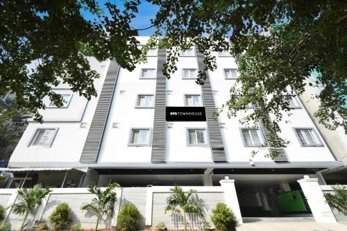 Serilingampally Hotel | Super Townhouse IKON SUITES