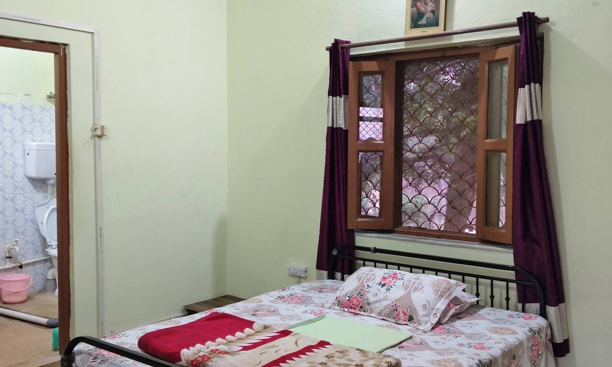 Vrindavan Apartment | Superb 1-bedroom studio in vibrant Vrindavan for your stay near Iskcon Vrindavan