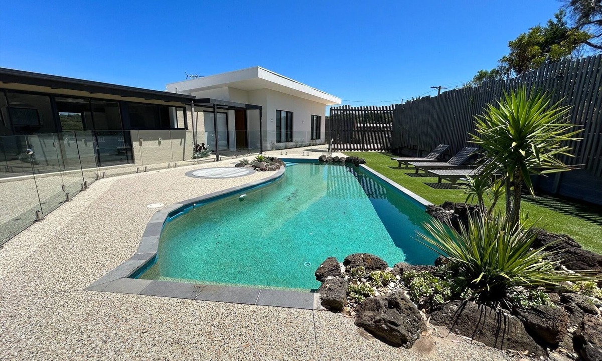 Rye House | SUPERB FAMILY ENTERTAINER, POOL, & TENNIS, MAGNIFICENT SYDNEY, RYE