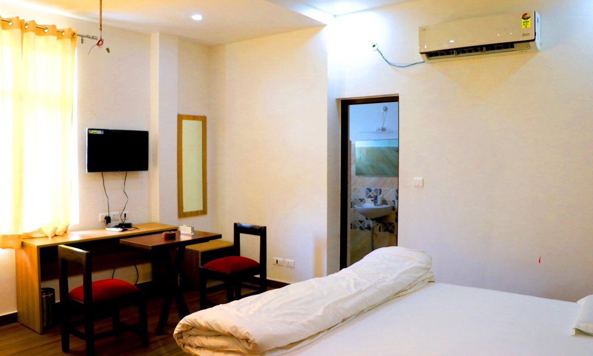 Balrampur Hotel | Surya Hotel