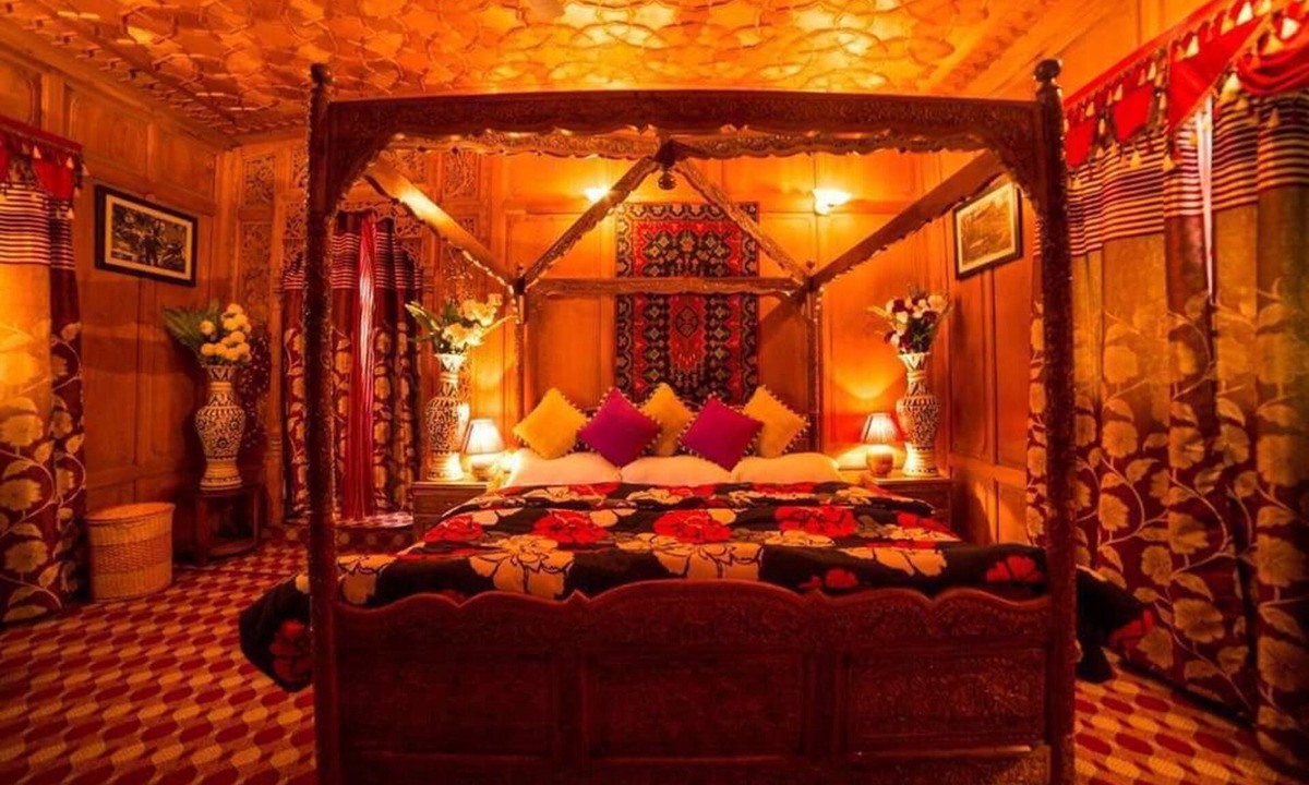 Dal Lake Hotel | Swan Group Of Houseboats