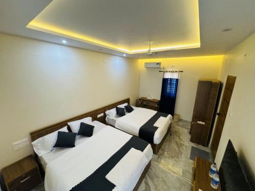 Chungam Hostel | Thamarassery INN luxury and budget Rooms