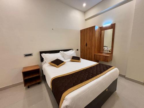 Chettikulam Hotel | Thamira Grand palace