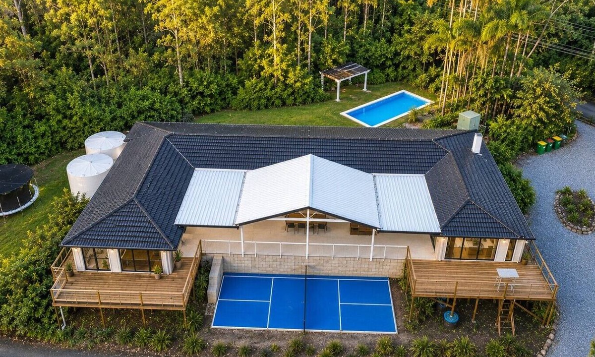 Lisarow House | The 5th Acreage | Guinea Pigs| Pickleball | Skeeball