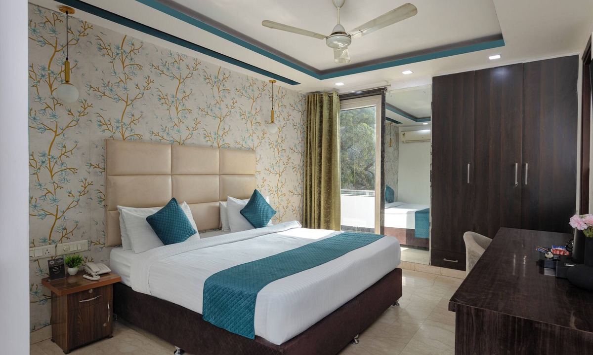 Kalkaji Hotel | The Bed and Rock