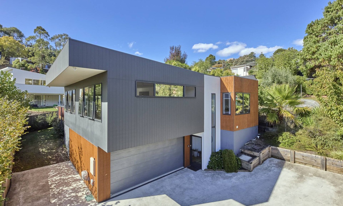 West Launceston House | The Gorge Townhouse | Spacious Family Retreat with Stunning Gorge Views