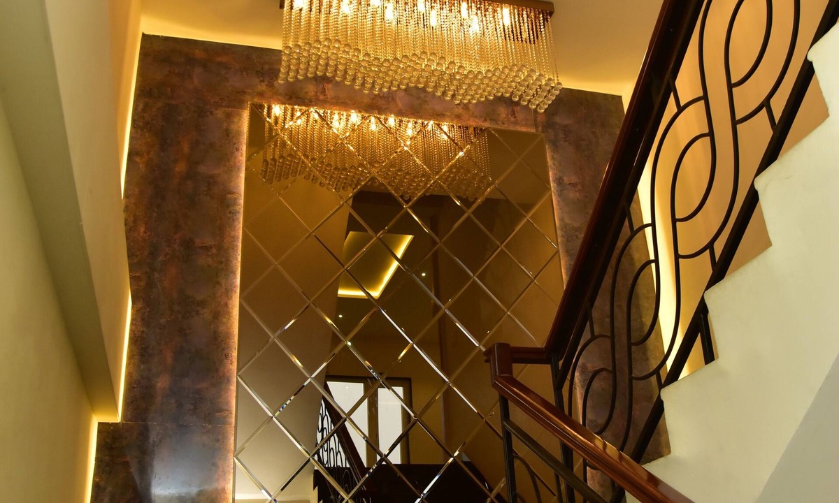 Mirzapur Hotel | The Grand Chandra