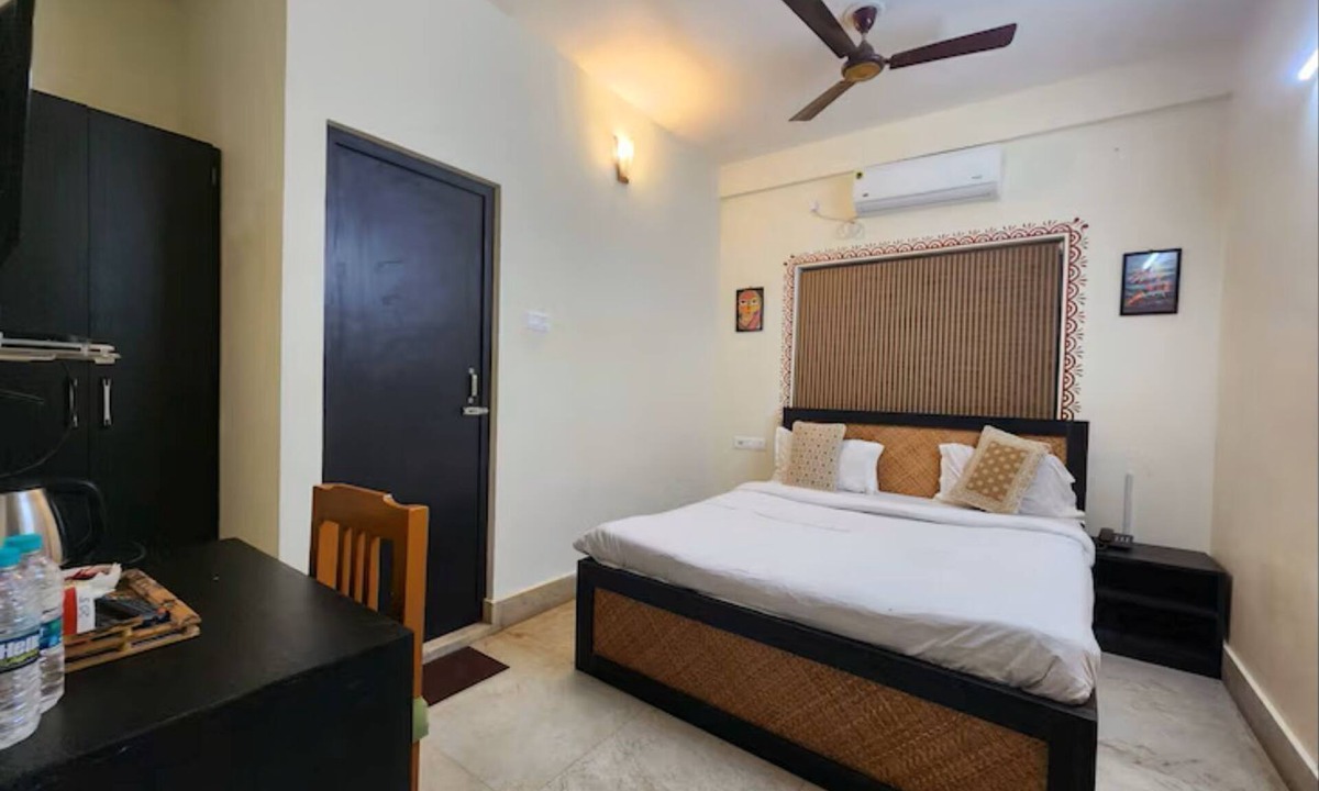 Santiniketan Hotel | The Kolam