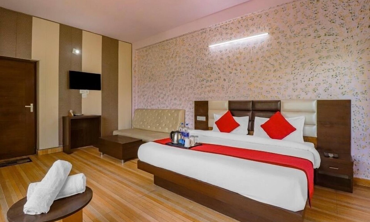 Sirala Hotel | The Neer Budha