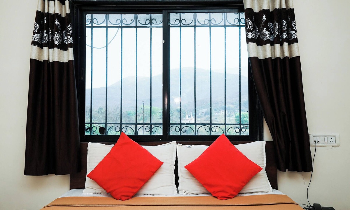 Pune Hotel | The Pearl Inn