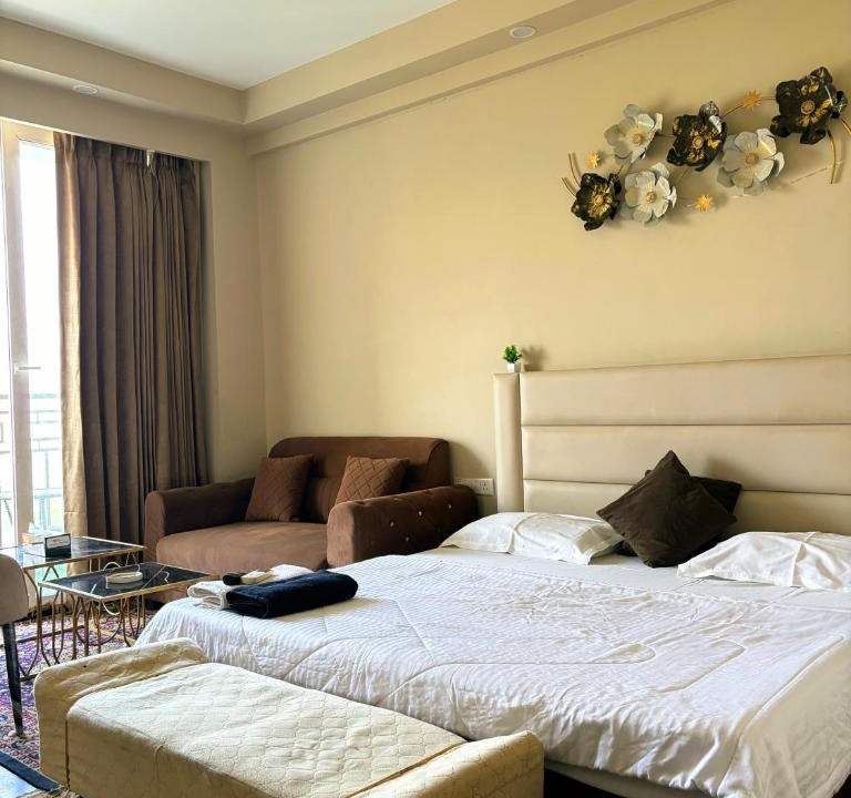 Greater Noida Bed & Breakfast | The Sky Cabin