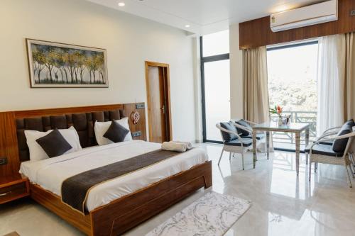 Garjia Hotel | The Twelve Petals by Parvati Inn