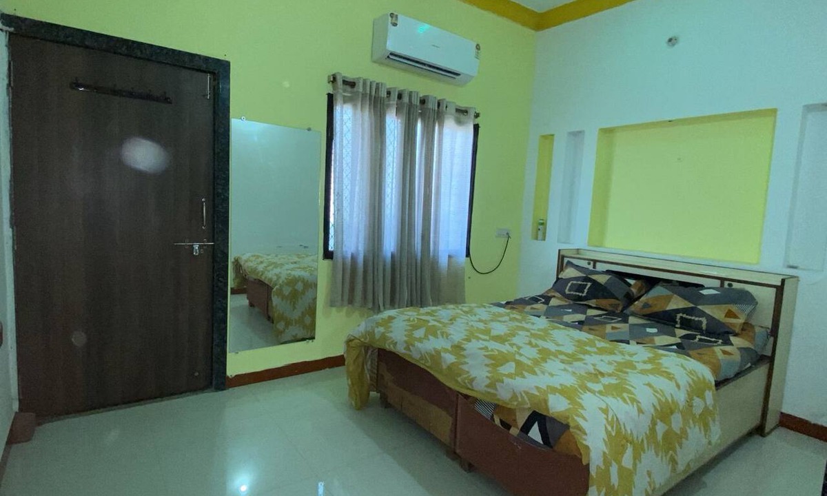 Mandsaur Hotel | The White House