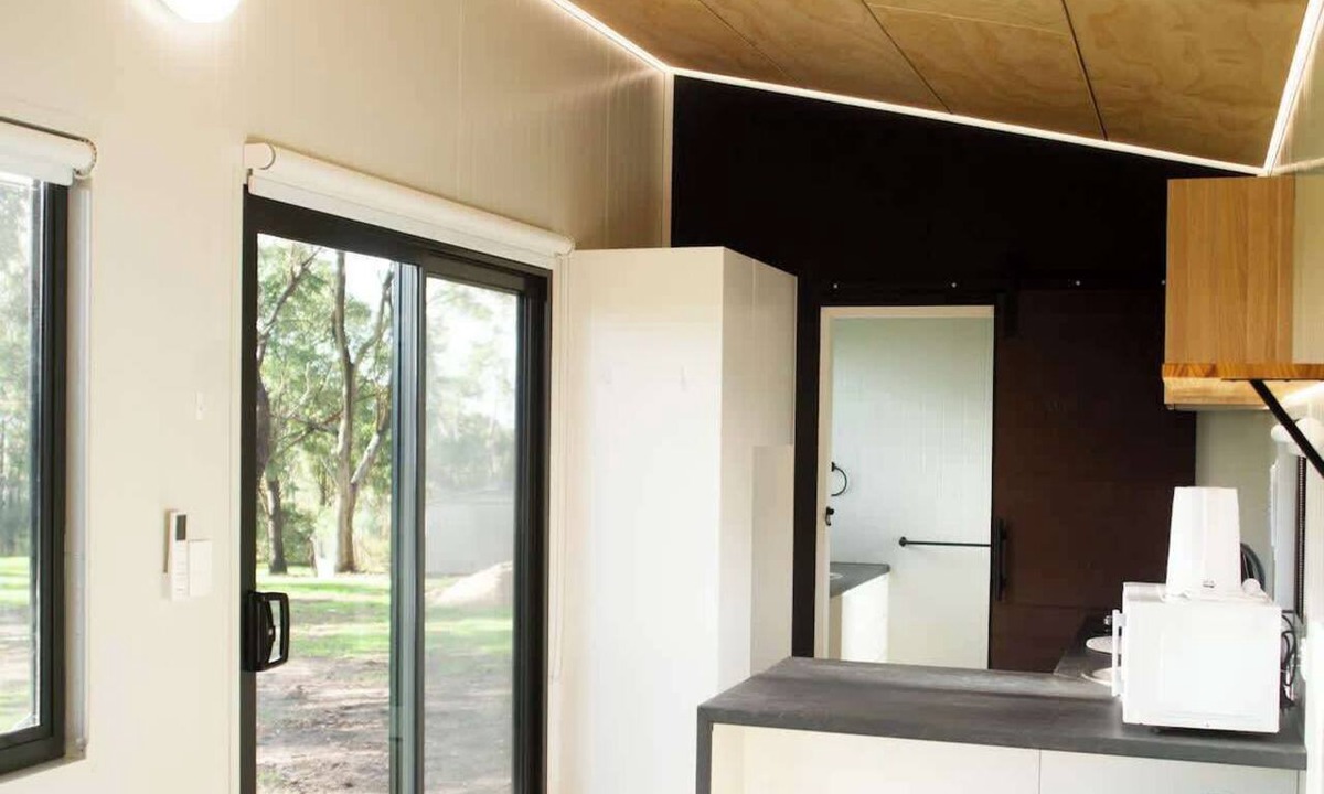 Canoelands House | Tiny Home Scenic National Park Views Serenity