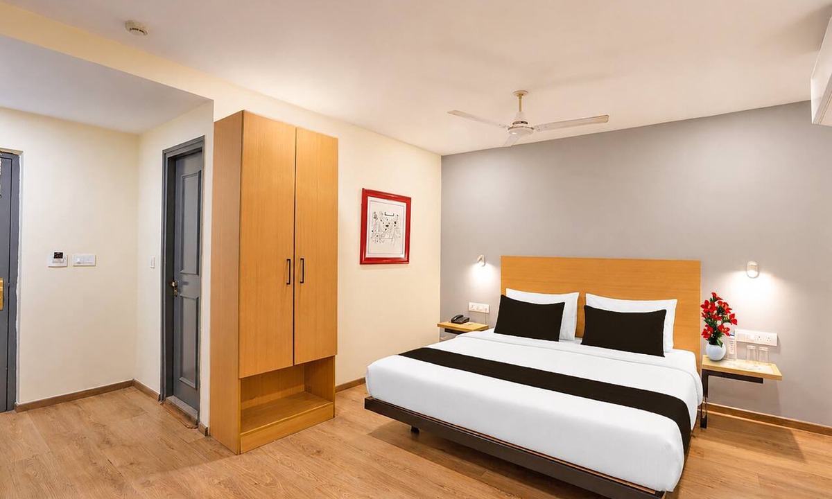 Paldi Hotel | Townhouse Paldi Bus Terminal Ahmedabad