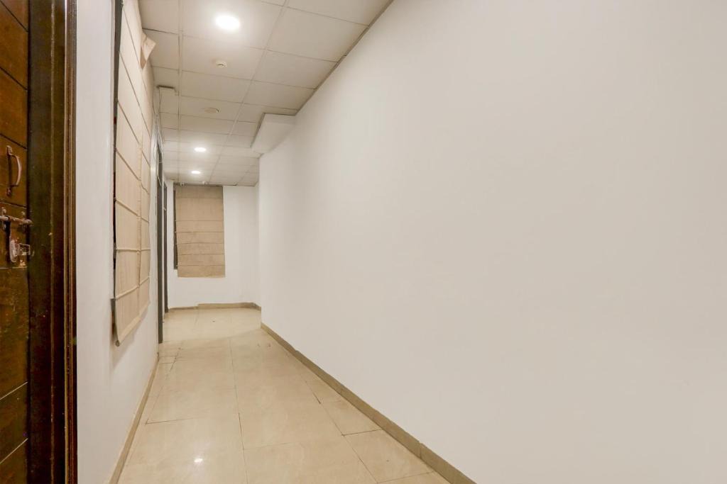 Sainik Farm Hotel | Townhouse Super A Square Residency Near Saket Metro Delhi