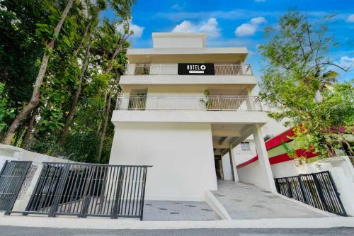 Neyyattinkara Hotel | Townhouse Valiyavila Bus Terminal