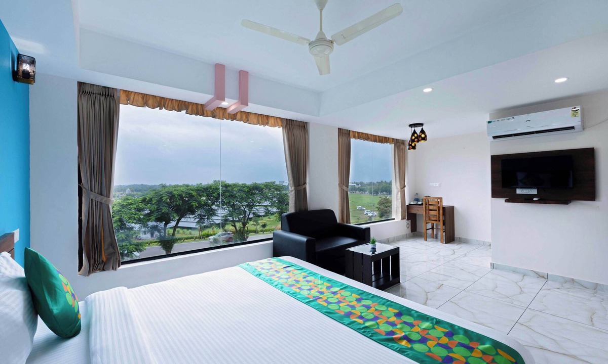 Nedumbassery Hotel | Treebo Airsuit