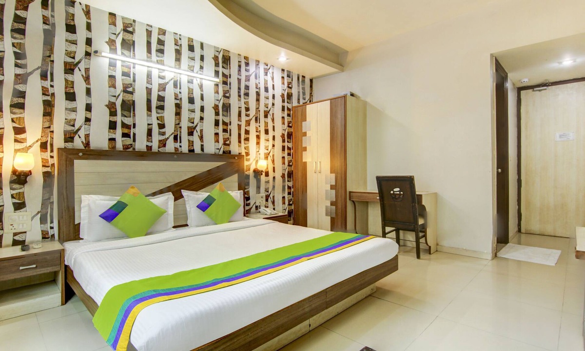 Karol Bagh Hotel | Treebo Rockwell Plaza