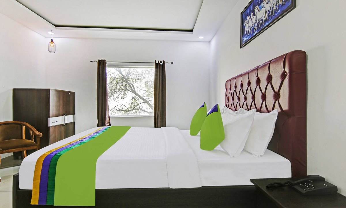 Kishangarh Hotel | Treebo Royal Empire Adarsh Nagar, Chandigarh