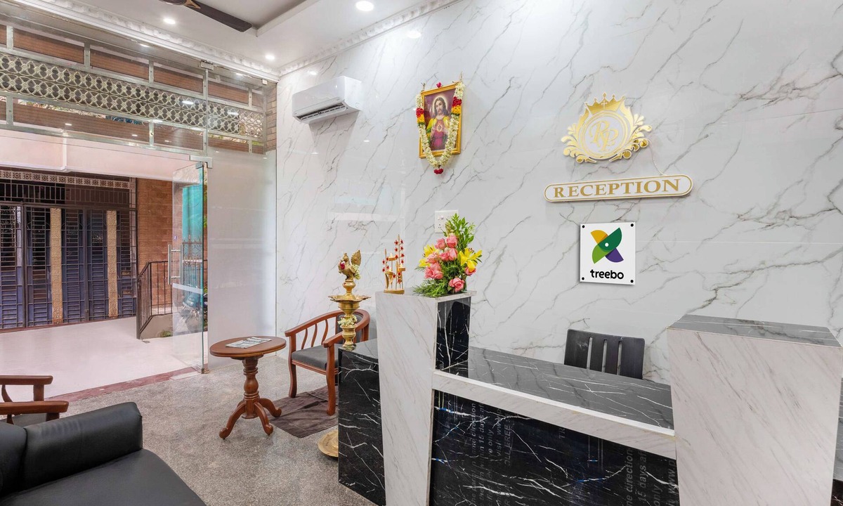 Kalapettai Hotel | Treebo Royal Plaza,700 Mts From Promenade Beach