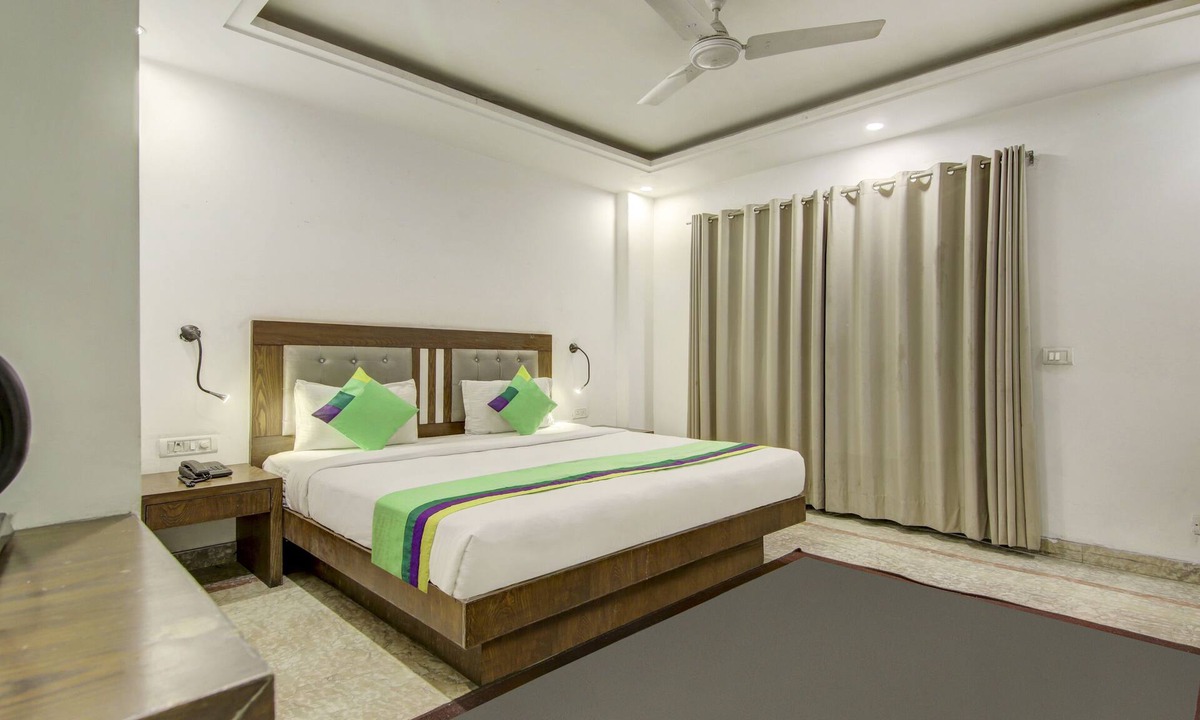 Naraina Hotel | Treebo The Kings Plaza