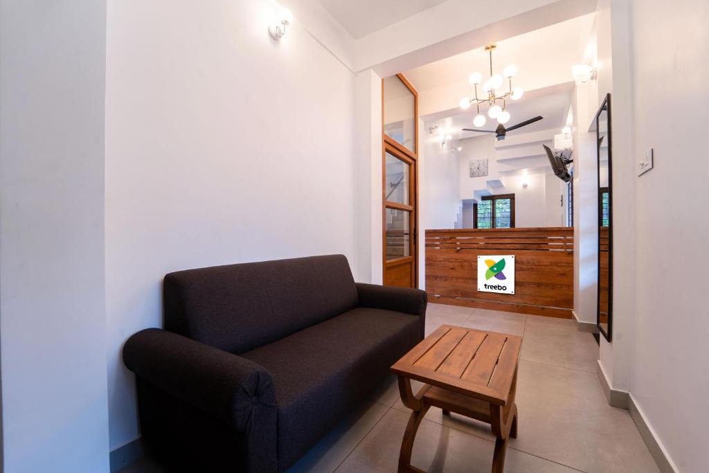 Thiruvananthapuram Hotel | Treebo West Fort Divine - Near Padmanabhaswamy Temple