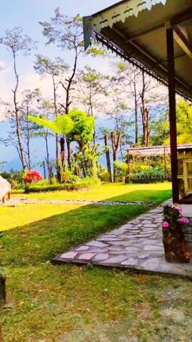 Pelling Hotel | Tripoo Rhisum the premium Haapo retreat