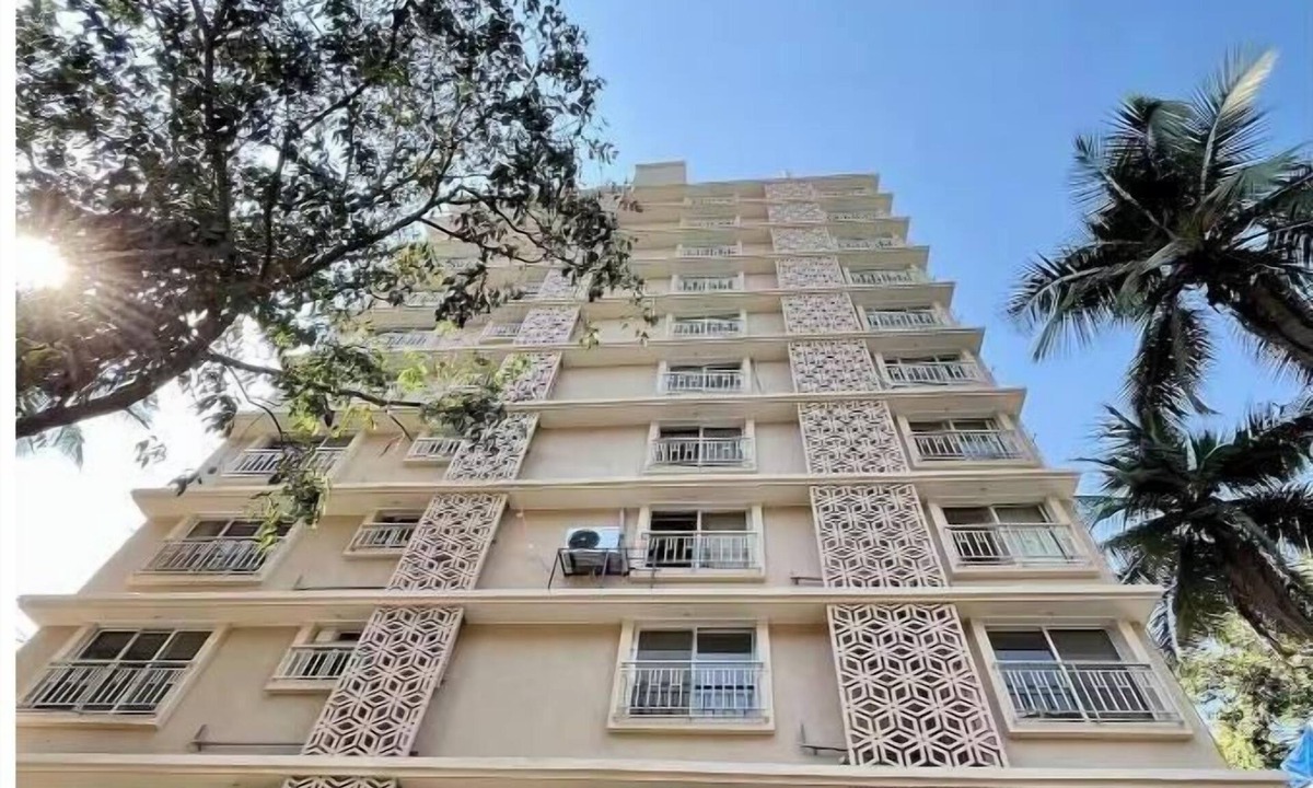 Kandivali East Ski Chalet | Urban Suite with Kitchenette at Malad West