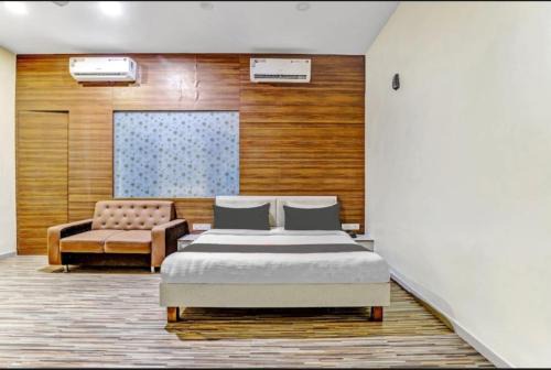 Surat Hotel | UTSAV GALAXY BANQUET And ROOMS