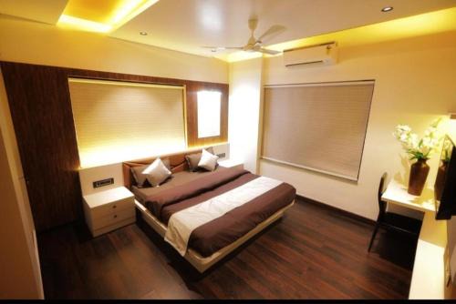 Kharadi Hostel | Velora Stays - Nr Airport & World trade center