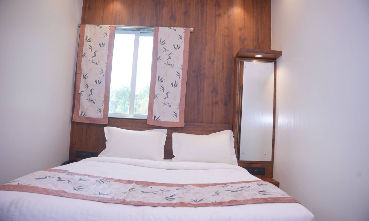 Khalapur Hotel | Venkat's The MOUNTAIN by Redwings