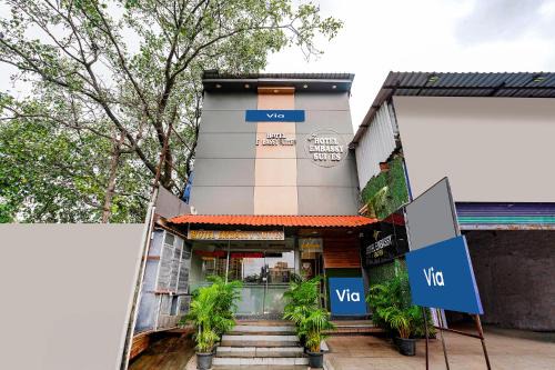 Dharavi Hotel | Via Embassy Suites