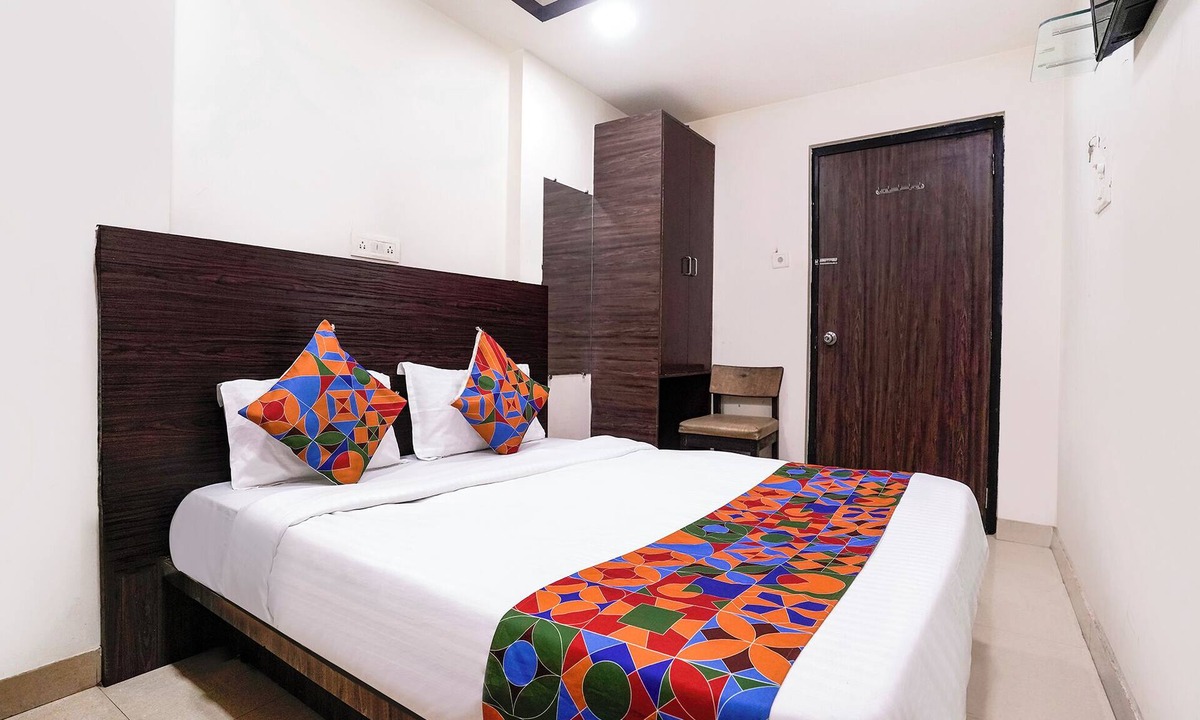 Andheri West Hotel | Via White Star