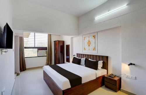 Allahabad Hotel | Vijay Sqaure