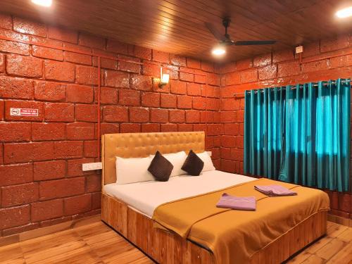 Kadadhe House | Vikas Boat Club and Resort