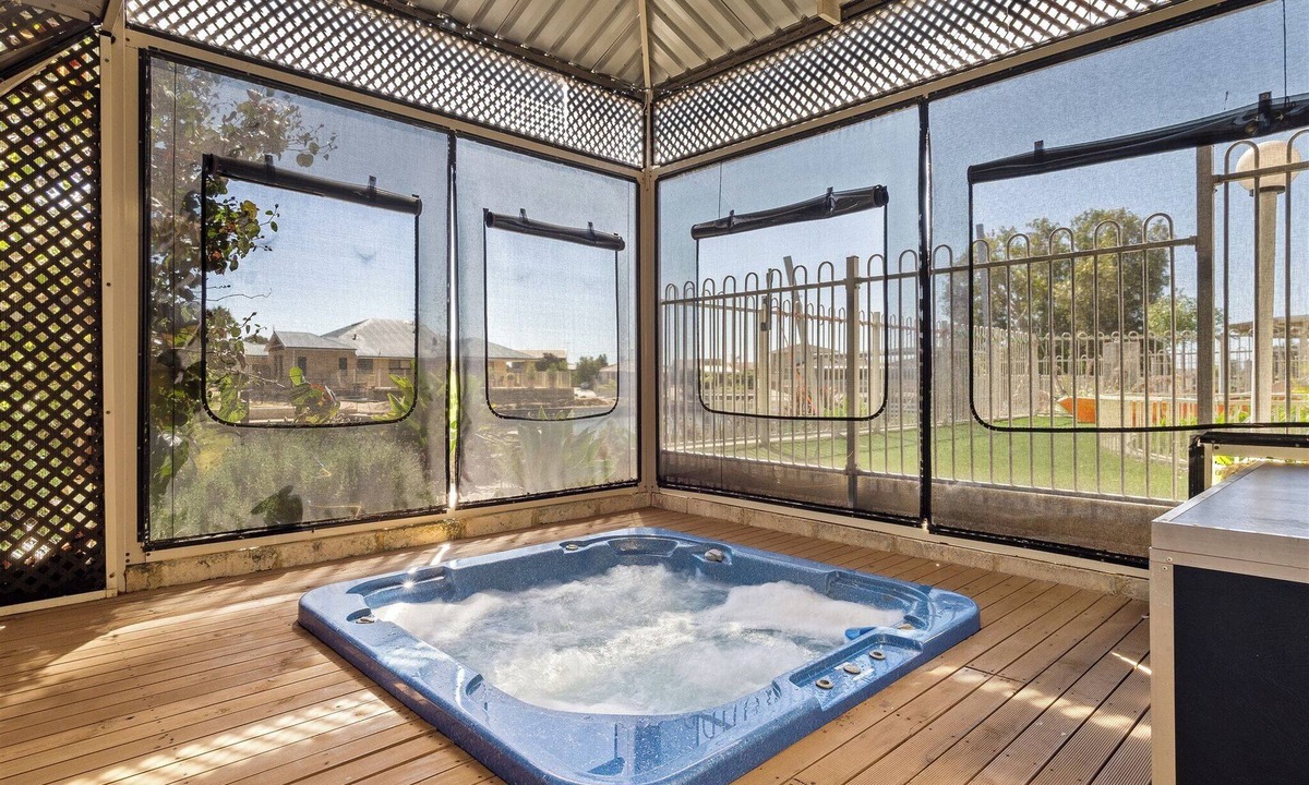 South Yunderup House | Waterfront Retreat | Private Spa & Jetty | Family & Pet-Friendly Getaway