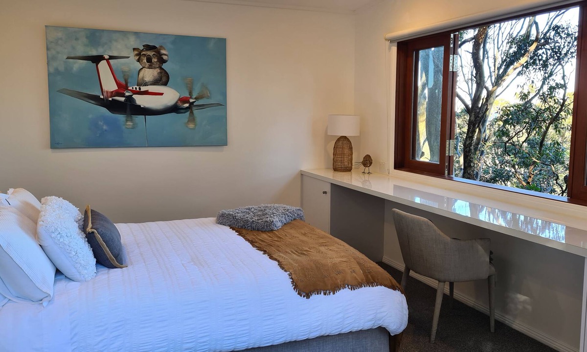 Whale Beach House | Whale Beach Secluded Self Contained Cottage, Spa and Fire Pit. Pet friendly.