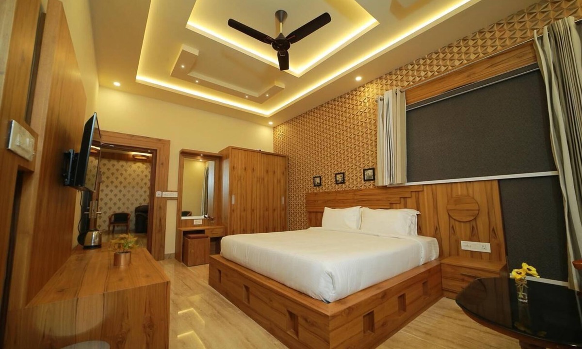 Thalassery Hotel | White Gate Luxury Hotel