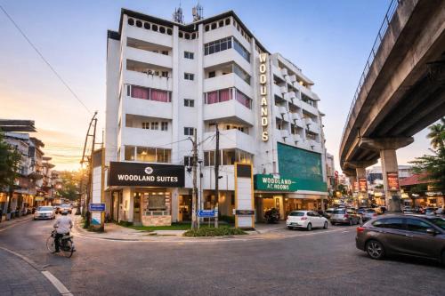 Kochi Hotel | WoodLand Suites