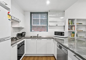 ALEX6 - peaceful 1 bedroom in heart of Crows Nest in Crows Nest