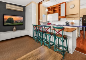 ⭐️Henley Beach Haven⭐️ Sleeps 6, WiFi, Netflix, Parking in Adelaide
