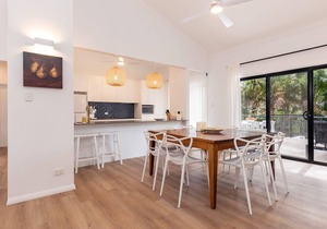 Lago at Lizzie, Peaceful Coastal Getaway in Elizabeth Beach