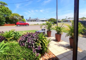 Ocean Bliss at Blacksmiths-Short walk to the beach in Blacksmiths