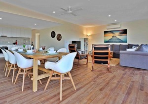 Pambula Beach Holiday Retreat - 2 Queen bedrooms, 12pm checkout in Pambula Beach