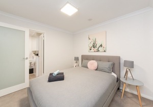 Parkview Suite 30 - Just minutes from entertainment precincts, shopping centres! in Rockingham