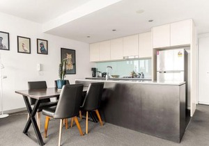 Spacious 2-Bed with Two Balconies with City Views in Sydney