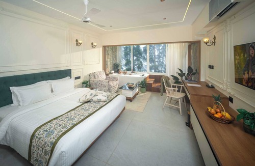Pallivasal Hotel | 1924 Clock House Munnar
