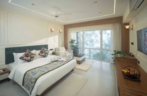 Pallivasal Hotel | 1924 Clock House Munnar